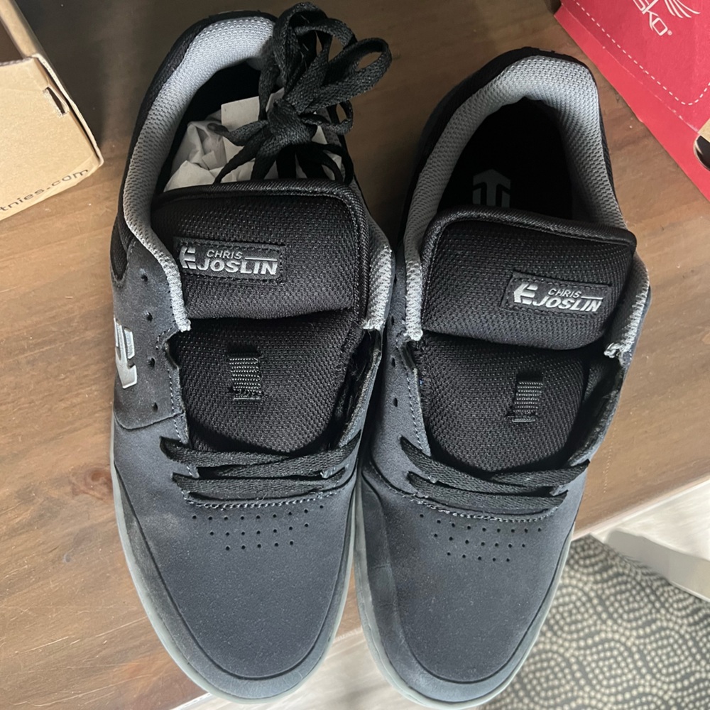 Etnies Marana Dark Grey and Black Sneakers